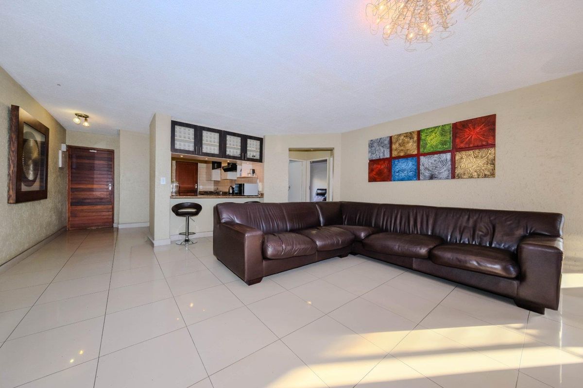 Empty & Urgent! Popular Townhouse Complex on the Ridge Highbury. - Photo 3
