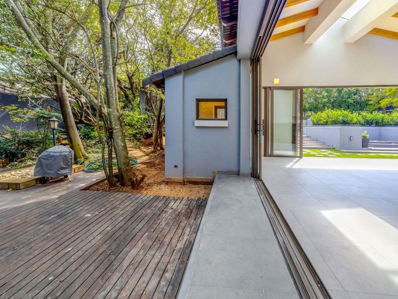 SOPHISTICATED ENTERTAINER IN WOODHILL ESTATE - Photo 7