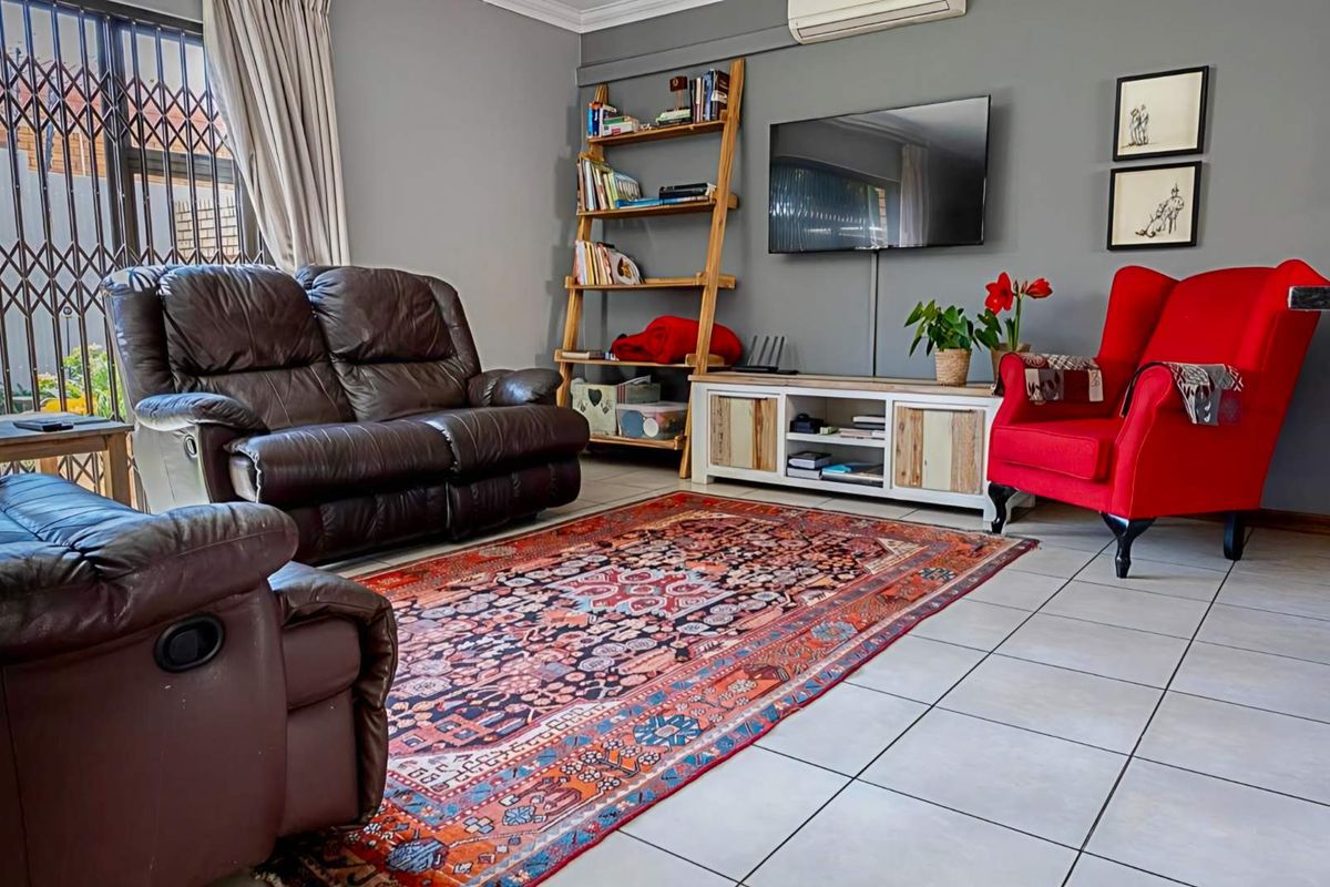 3 Bedroom Townhouse for Sale in New Redruth - Photo 3