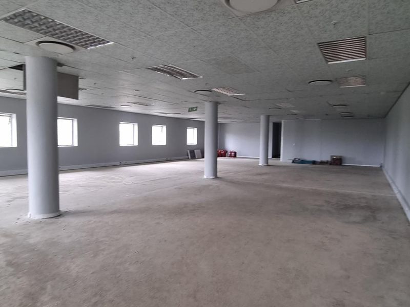 7 738m2 Midrand Warehouse To Let - Photo 5