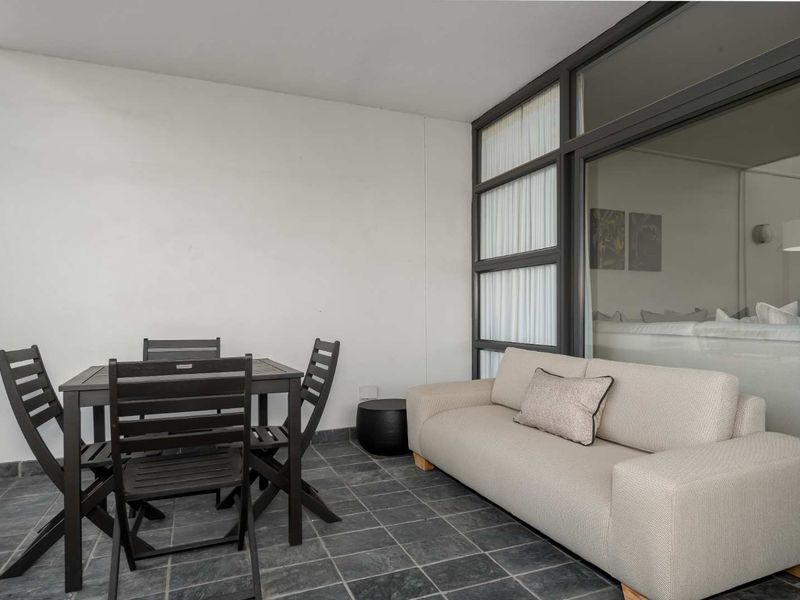 City Apartment with Spectacular Mountain Views - Photo 6