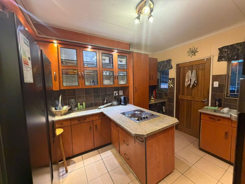 🌟 Step Into Comfort – Beautiful Khomasdal Home For Sale! - Photo 4