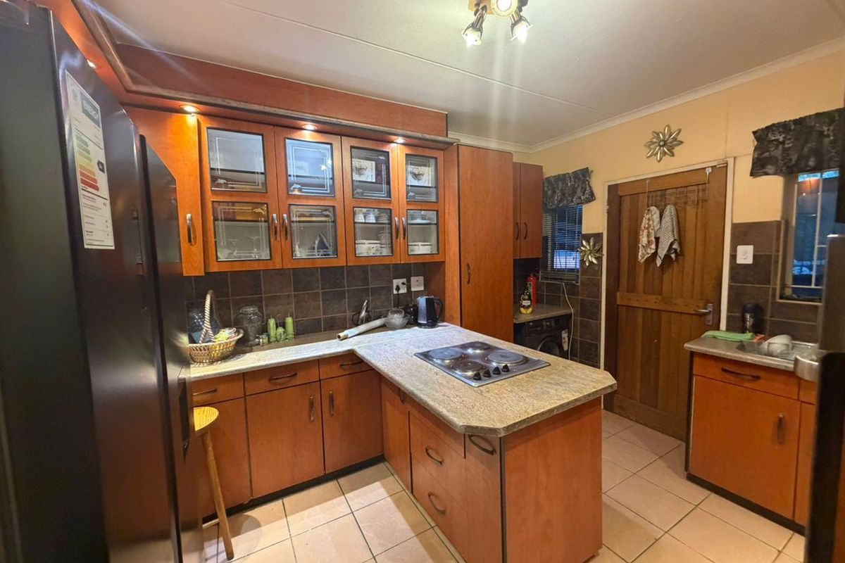 🌟 Step Into Comfort – Beautiful Khomasdal Home For Sale! - Photo 4