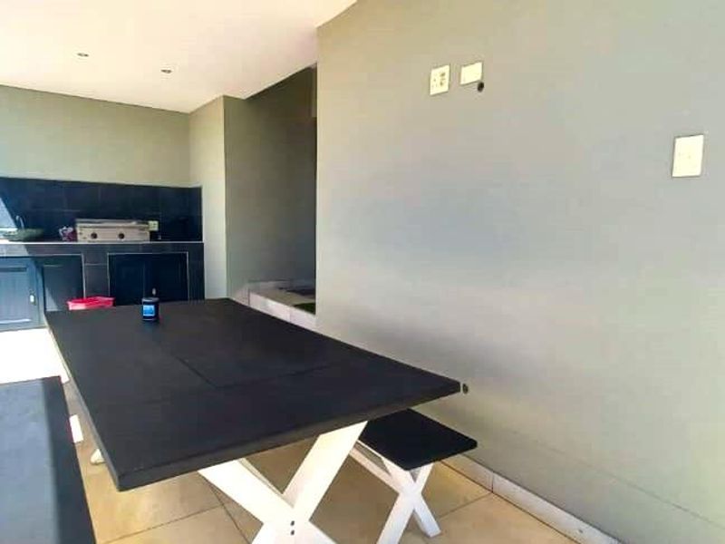 Modern Upmarket living on the Hill with 360' views over Windhoek - Photo 5