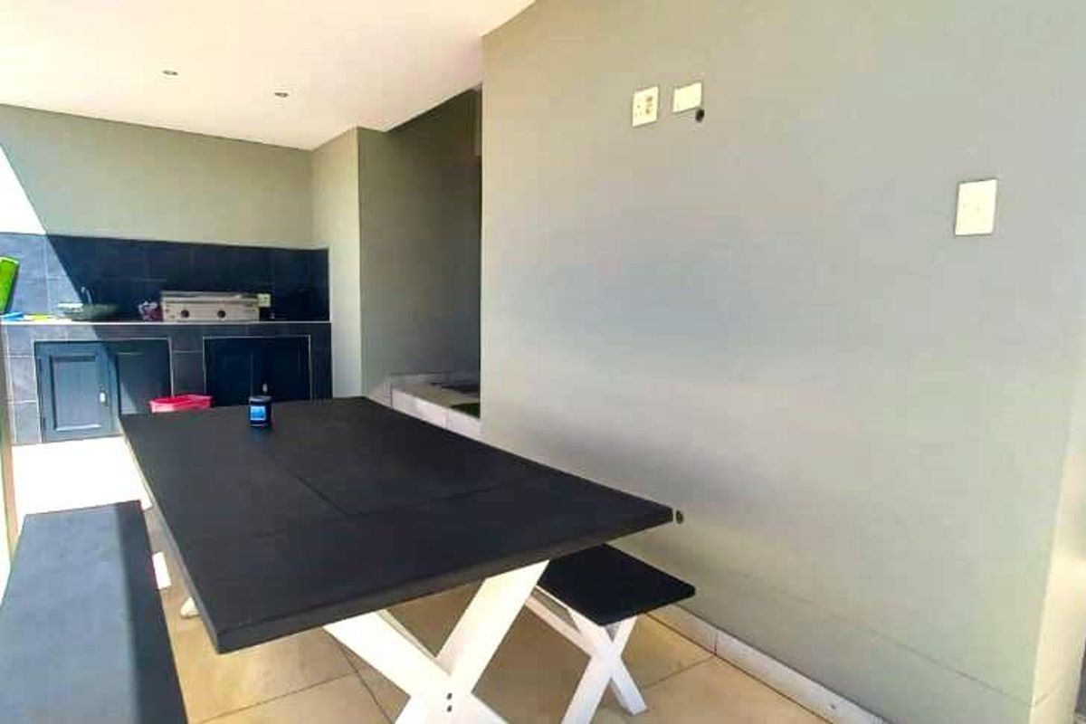 Modern Upmarket living on the Hill with 360' views over Windhoek - Photo 5