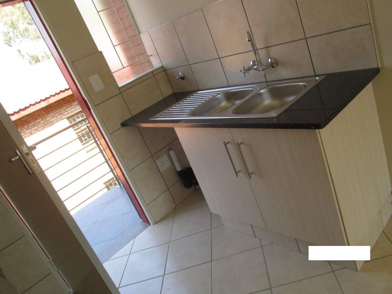 2 BEDROOM FLAT TO RENT IN PHILIP NEL PARK - Photo 4