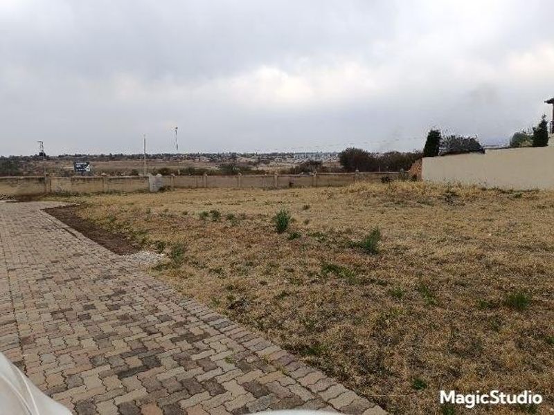 HEUWELSIG SECURITY ESTATE - 1497m2 VACANT LAND WITH APPROVED PLANS - Photo 4