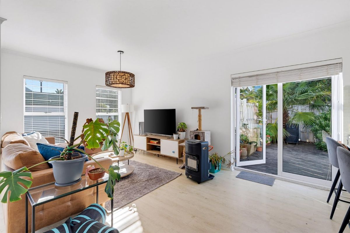 Coral Grove Home To Let - Photo 3