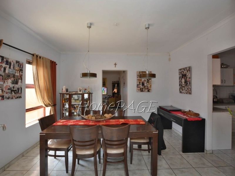 Fairway Estates:  HUGE 4 Bedr home with 1 Bedr flat for sale - Photo 8