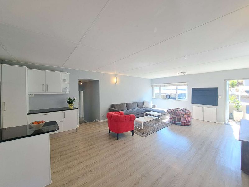 SUPER SOLE MANDATE – HOT PROPERTY IN KLEIN WINDHOEK! - Photo 10