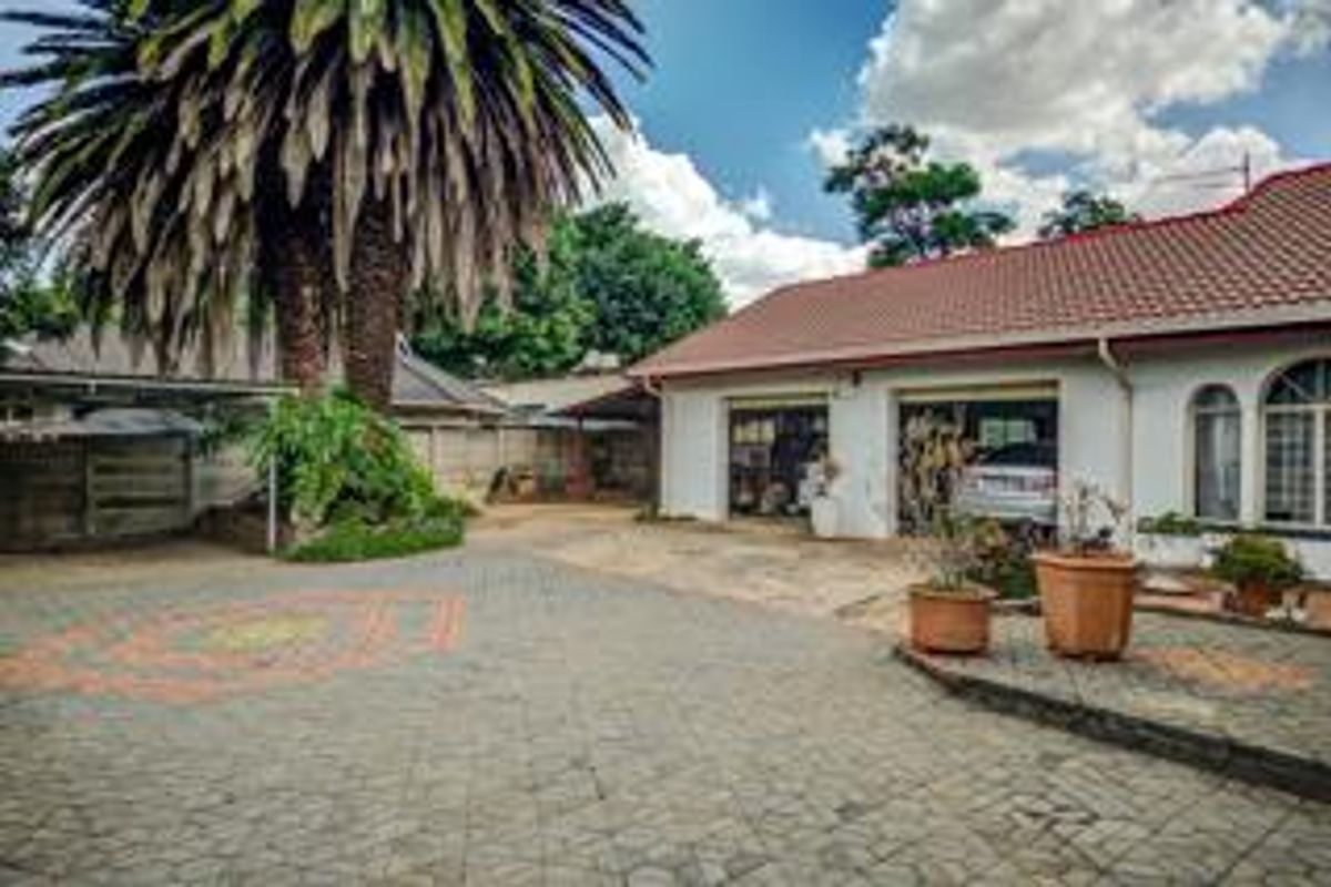 Enchanting Family Home - Glen Marais - Photo 3