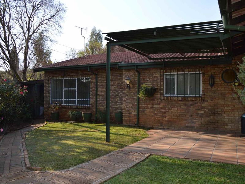 Lovely 3 Bedroom House in Secure Estate - Photo 1