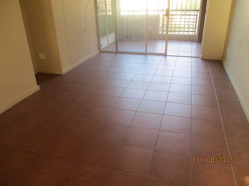 2 Bedroom to rent in Waterkloof Glen - Photo 8