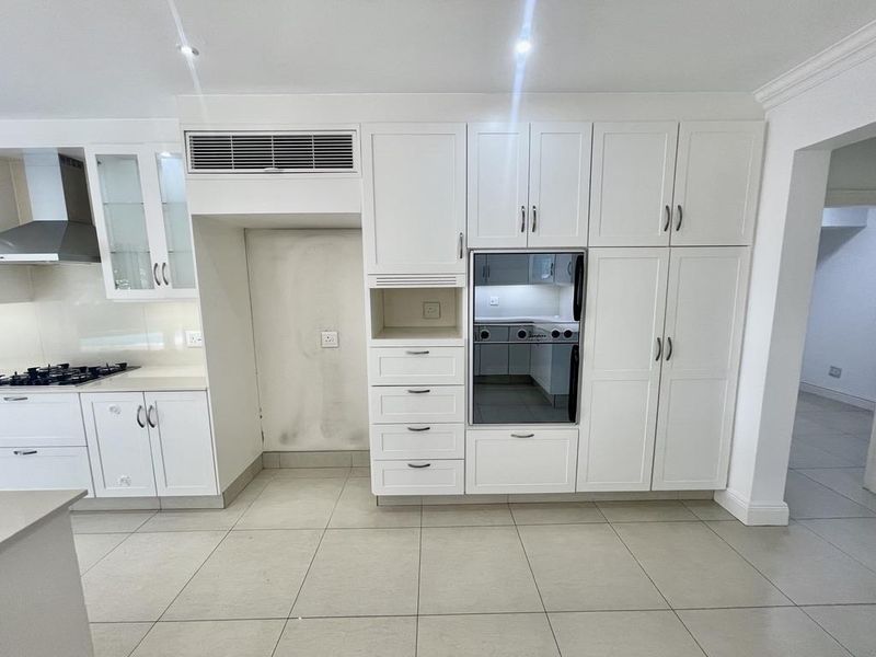 Hendra - Executive Luxury Rental in Exclusive La Lucia Estate - Photo 10