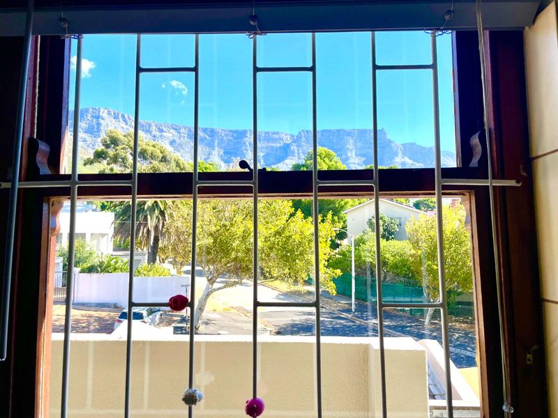 Spacious 3-Bedroom Duplex with Spectacular City, Table Bay, harbour and Table Mountain Views - Photo 6
