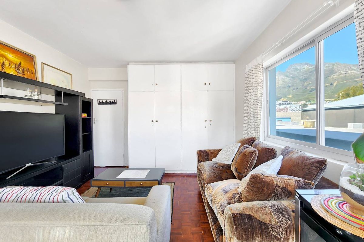 This light-filled 2 Bedroom apartment is truly a gem. - Photo 2