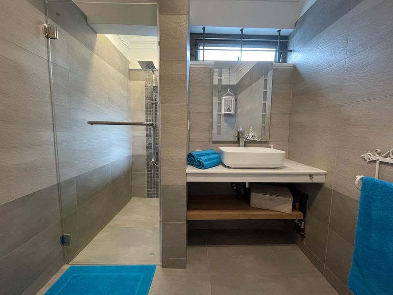 Exceptional Duplex Penthouse: 259 m2 Just 200m from the Beach - Photo 9