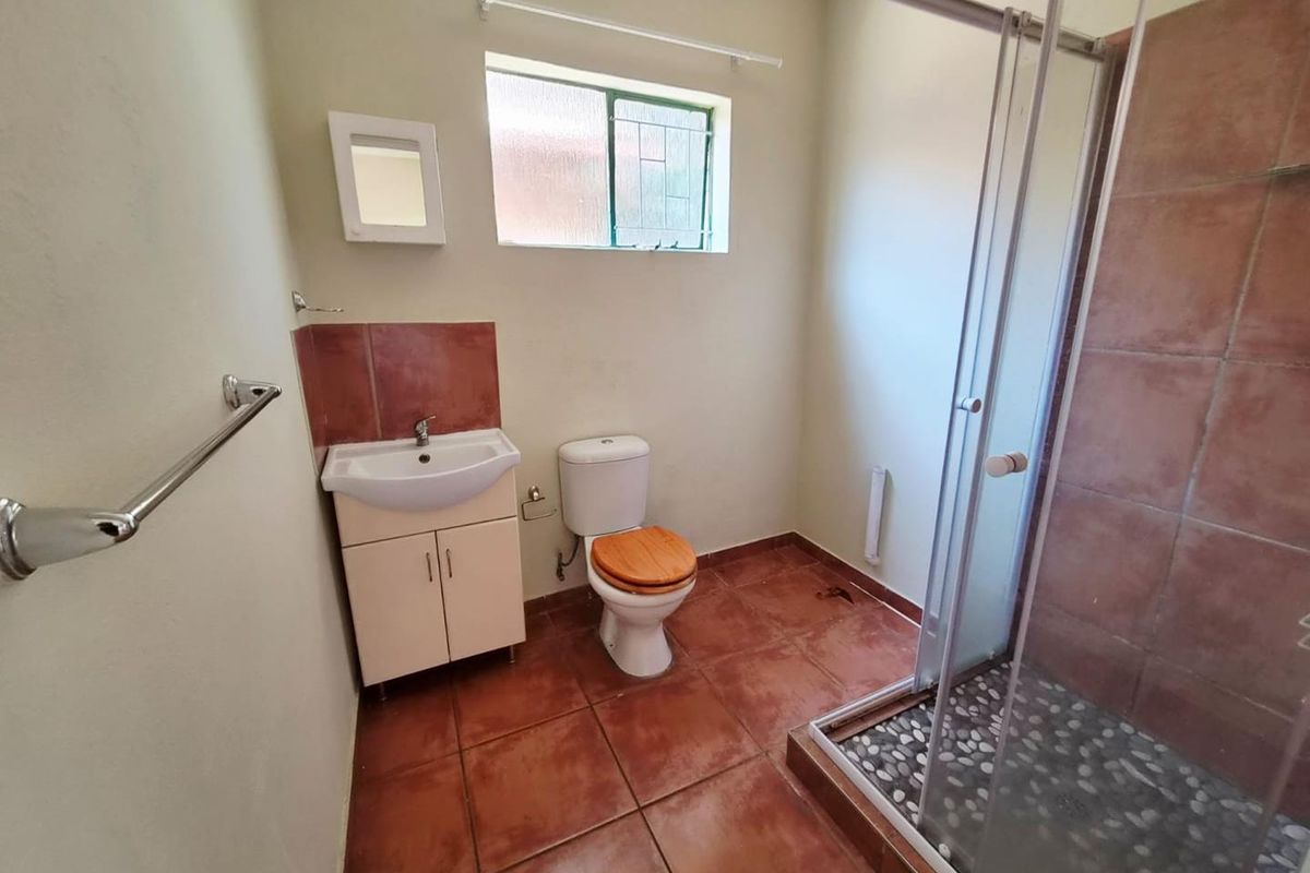 Spacious One-Bedroom Garden Cottage – Single Occupancy Only - Photo 5