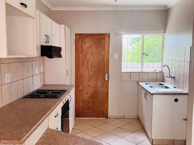 2 Bedroom Flat for Sale | Pionierspark | N$1,250,000 - Photo 2