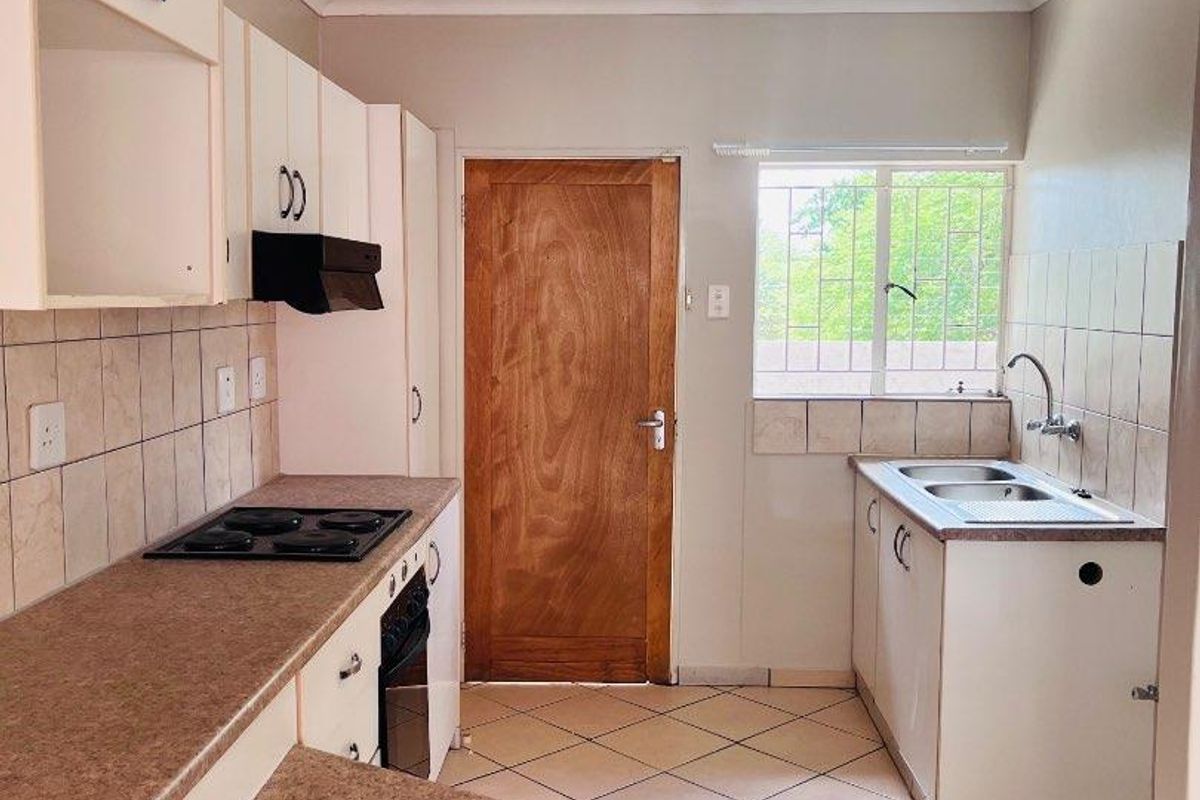 2 Bedroom Flat for Sale | Pionierspark | N$1,250,000 - Photo 2