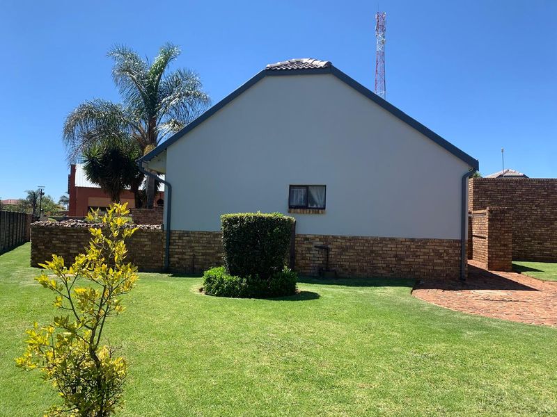 ** Welcome to your new home ** - Photo 5