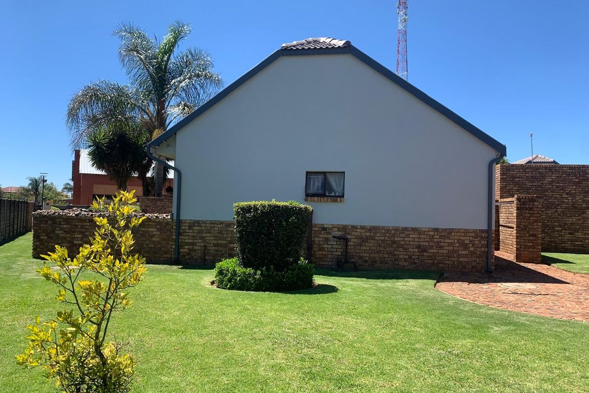 ** Welcome to your new home ** - Photo 5