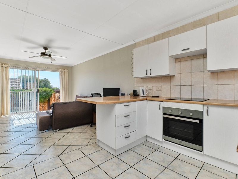 Secure, Pet-Friendly Townhouse with Wrap-Around Garden. - Photo 10