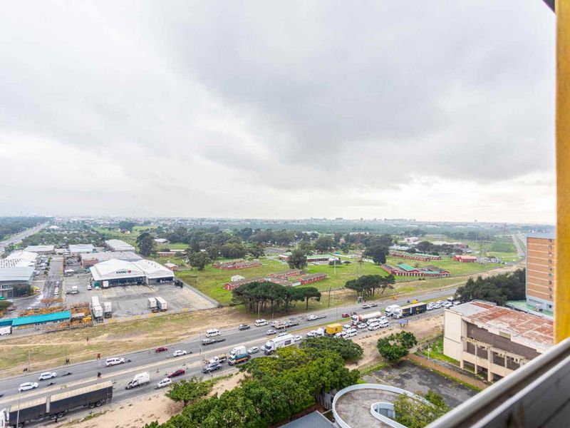 Top-Floor Gem with Breathtaking Views of Table Mountain and the City - Photo 7