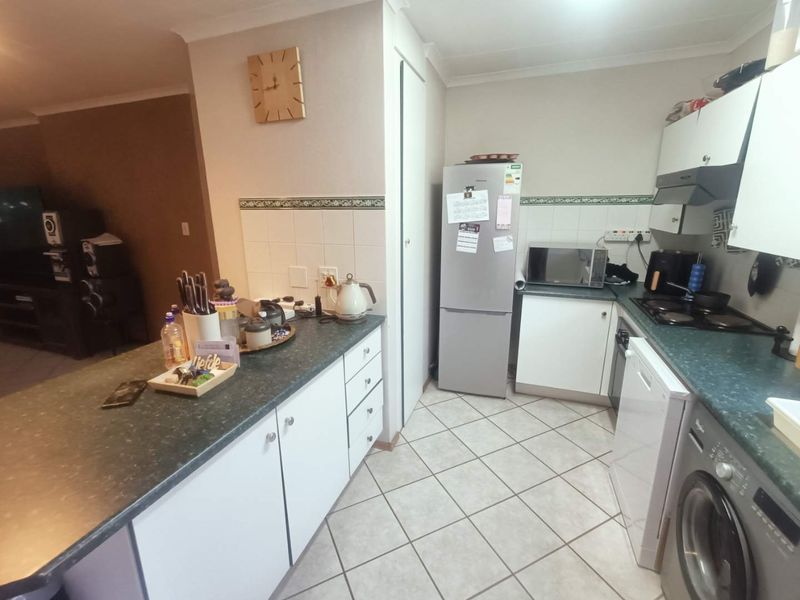 BEAUTIFUL TOWNHOUSE FOR SALE IN SECURE COMPLEX!!!! - Photo 5