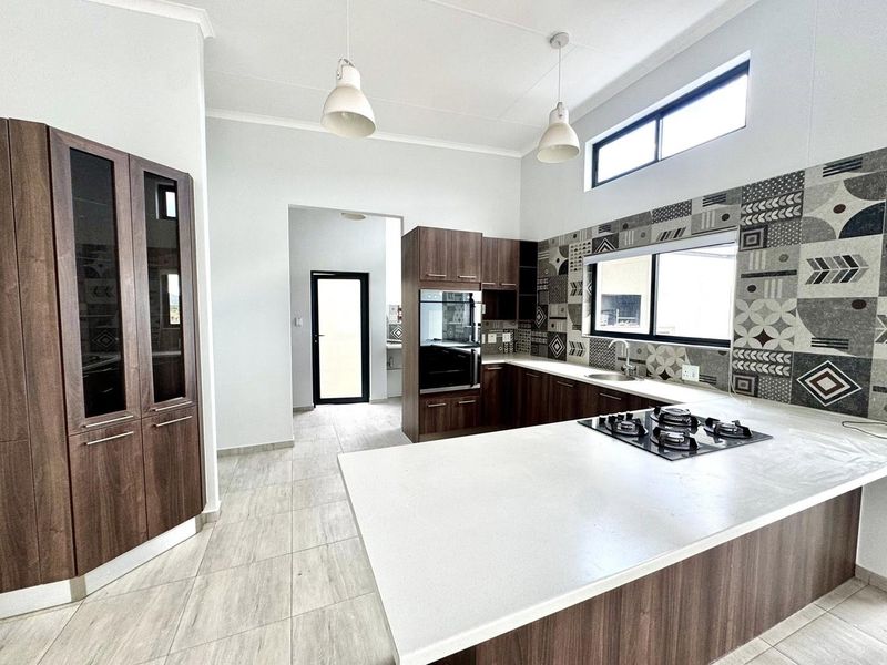 3 Bedroom House TO LET in Elisenheim - Photo 2