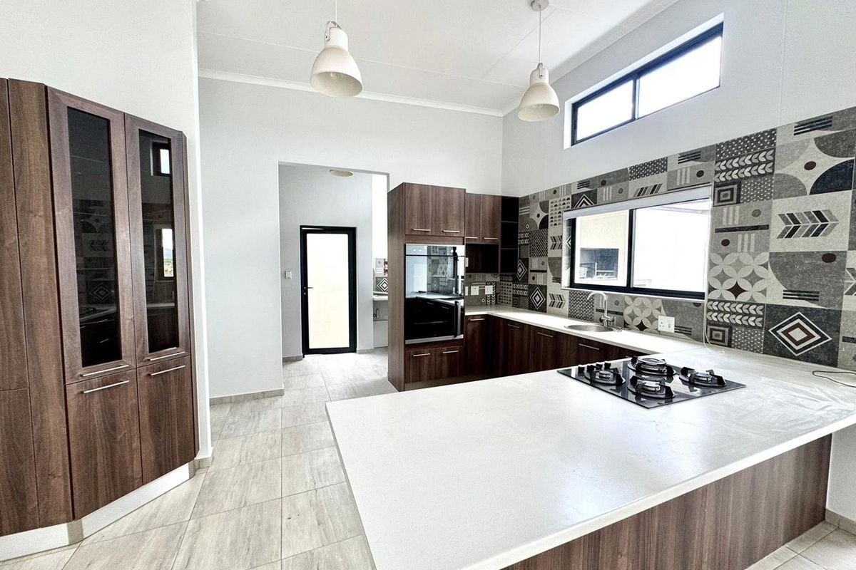 3 Bedroom House TO LET in Elisenheim - Photo 2