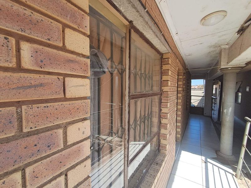 12 Room Investment Property In Ivory Park - Photo 5