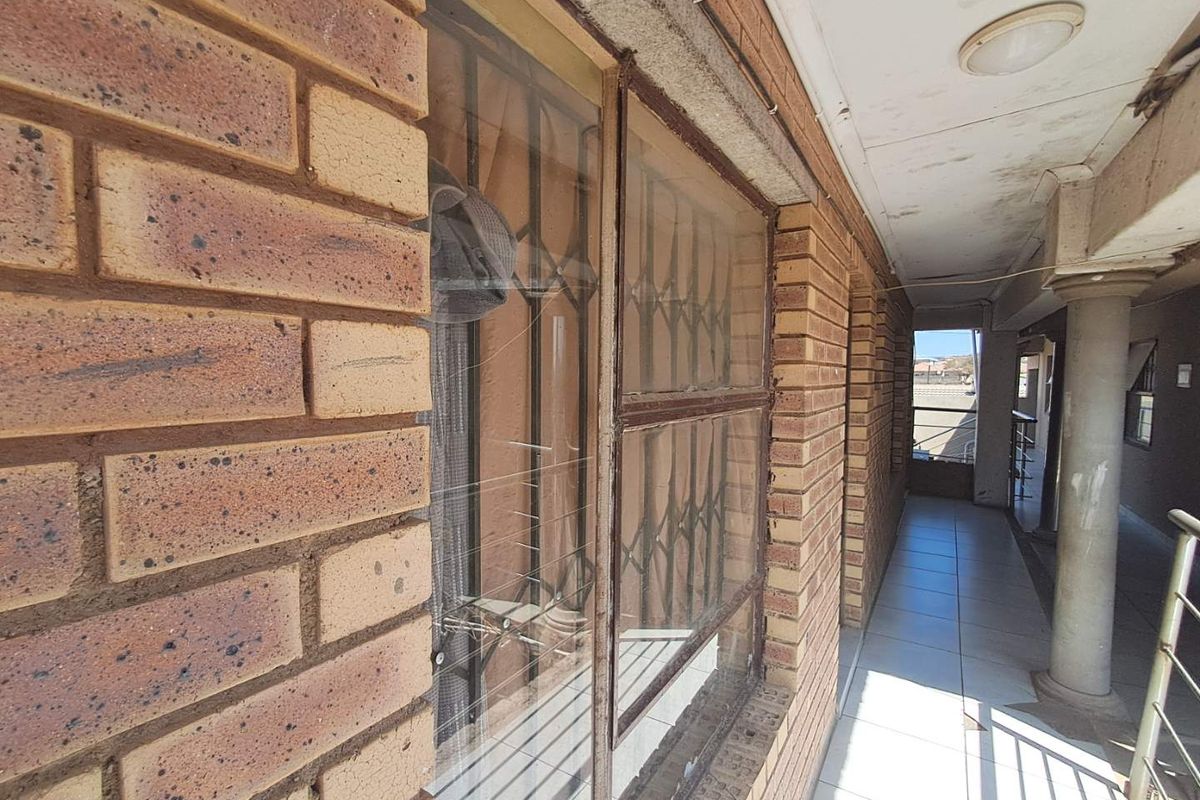 12 Room Investment Property In Ivory Park - Photo 5