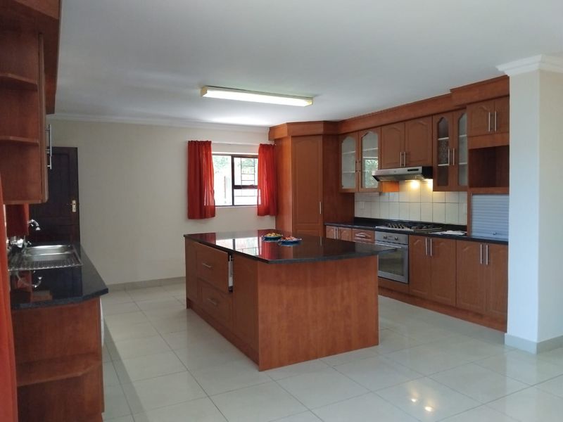 Exceptional Family Home with Stunning Views and Modern Comforts on the Garden Route - Photo 4