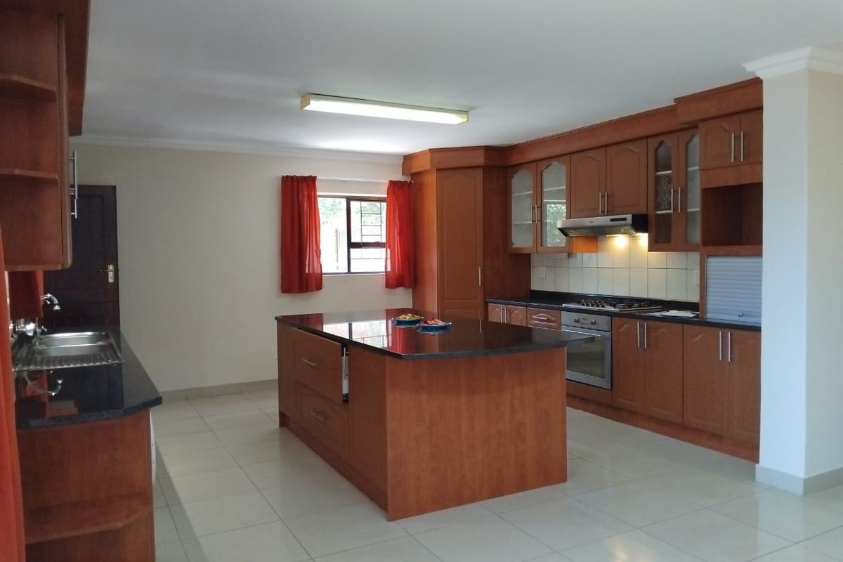 Exceptional Family Home with Stunning Views and Modern Comforts on the Garden Route - Photo 4