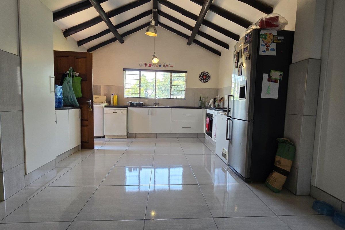 4 Bedroom House for sale in Verwoerdpark - Photo 3