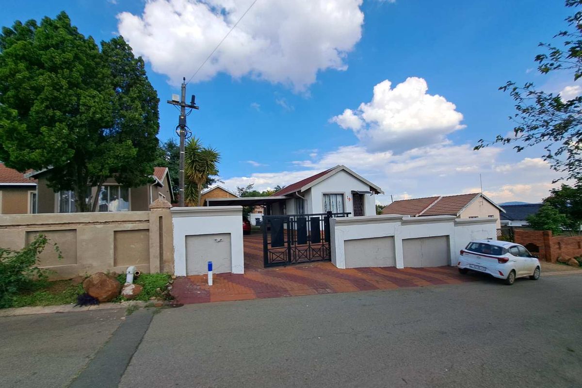 3 bedroom House for sale in Naturena - Photo 2