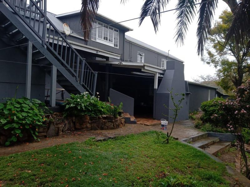 CHARM AND CHARACTER - Photo 3