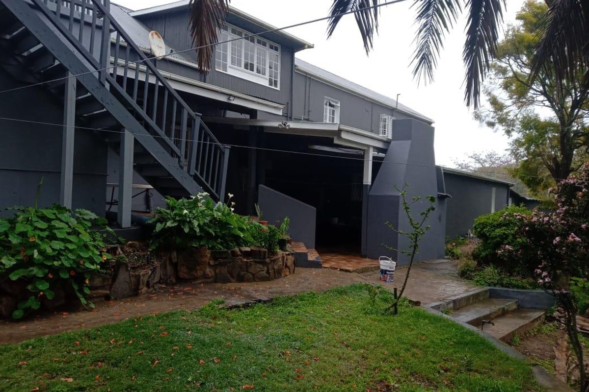 CHARM AND CHARACTER - Photo 3