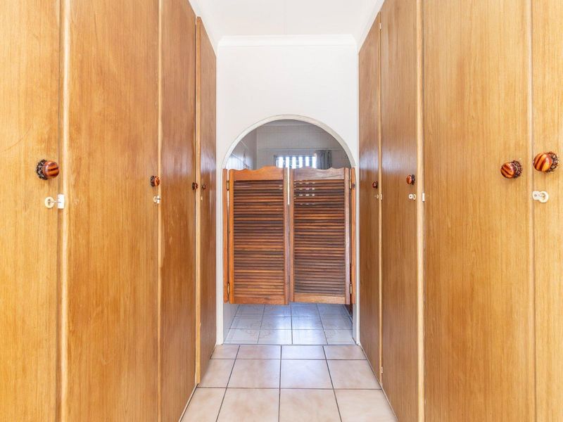 SPACIOUS 3-BEDROOM TOWNHOUSE IN A SECURE COMPLEX. - Photo 10