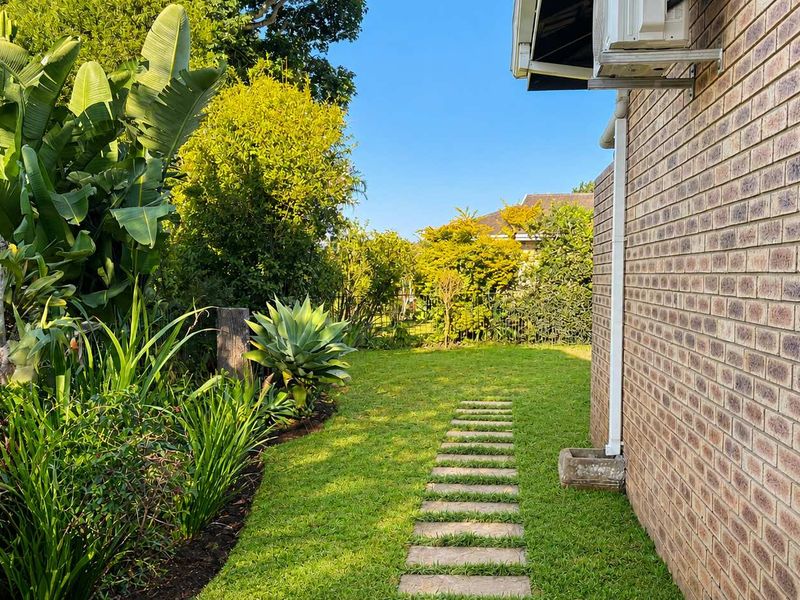 Peaceful over-50s living with solar, beautiful gardens and a lifestyle you can slow down into. - Photo 6