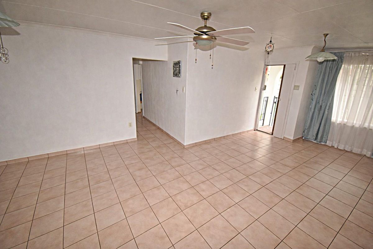 Spacious Family Home - Photo 5