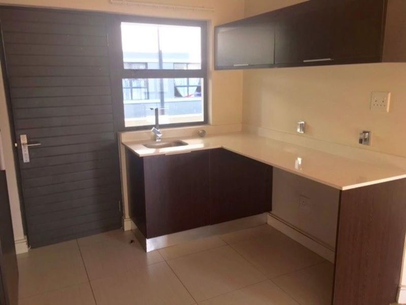 2 bedroom 1 bath Apartment in Rivonia - Photo 5