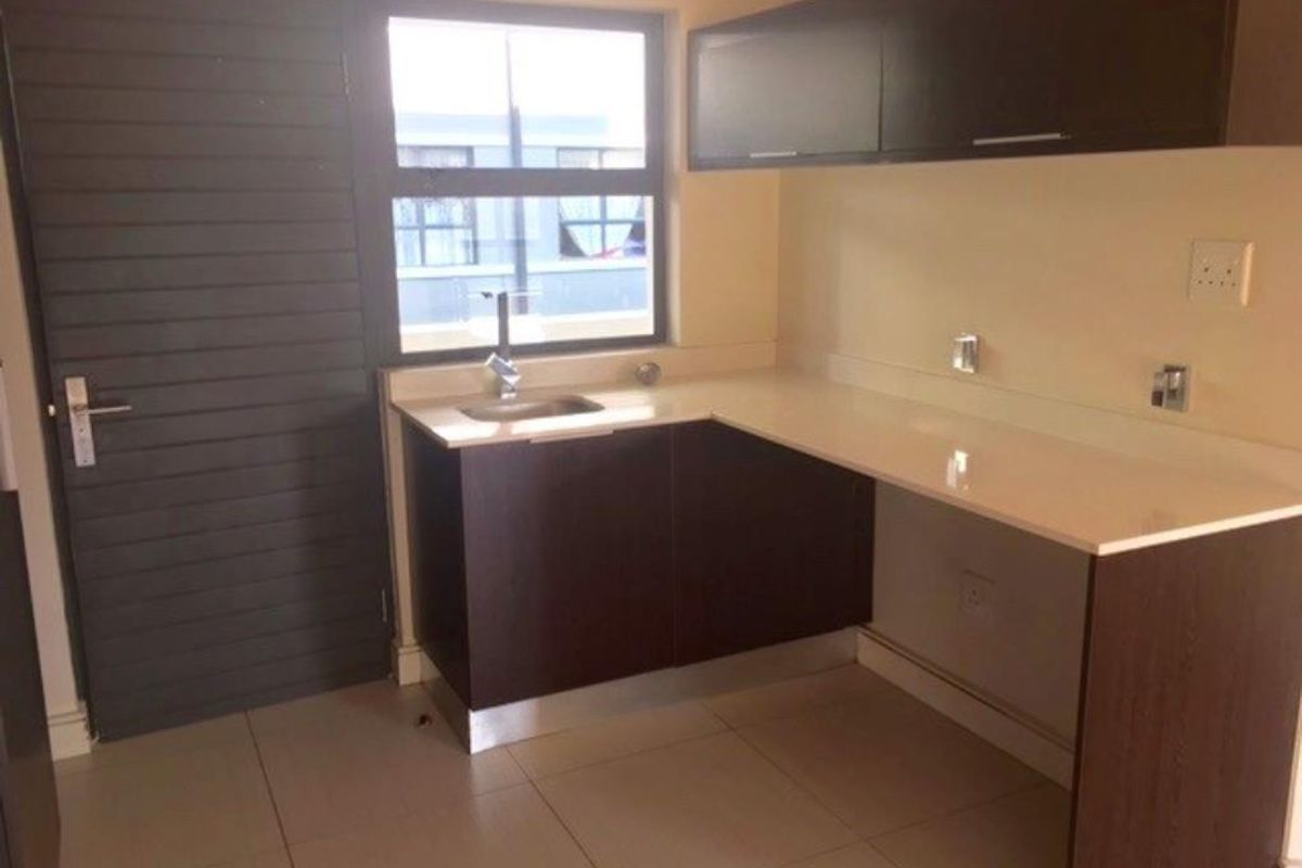 2 bedroom 1 bath Apartment in Rivonia - Photo 5