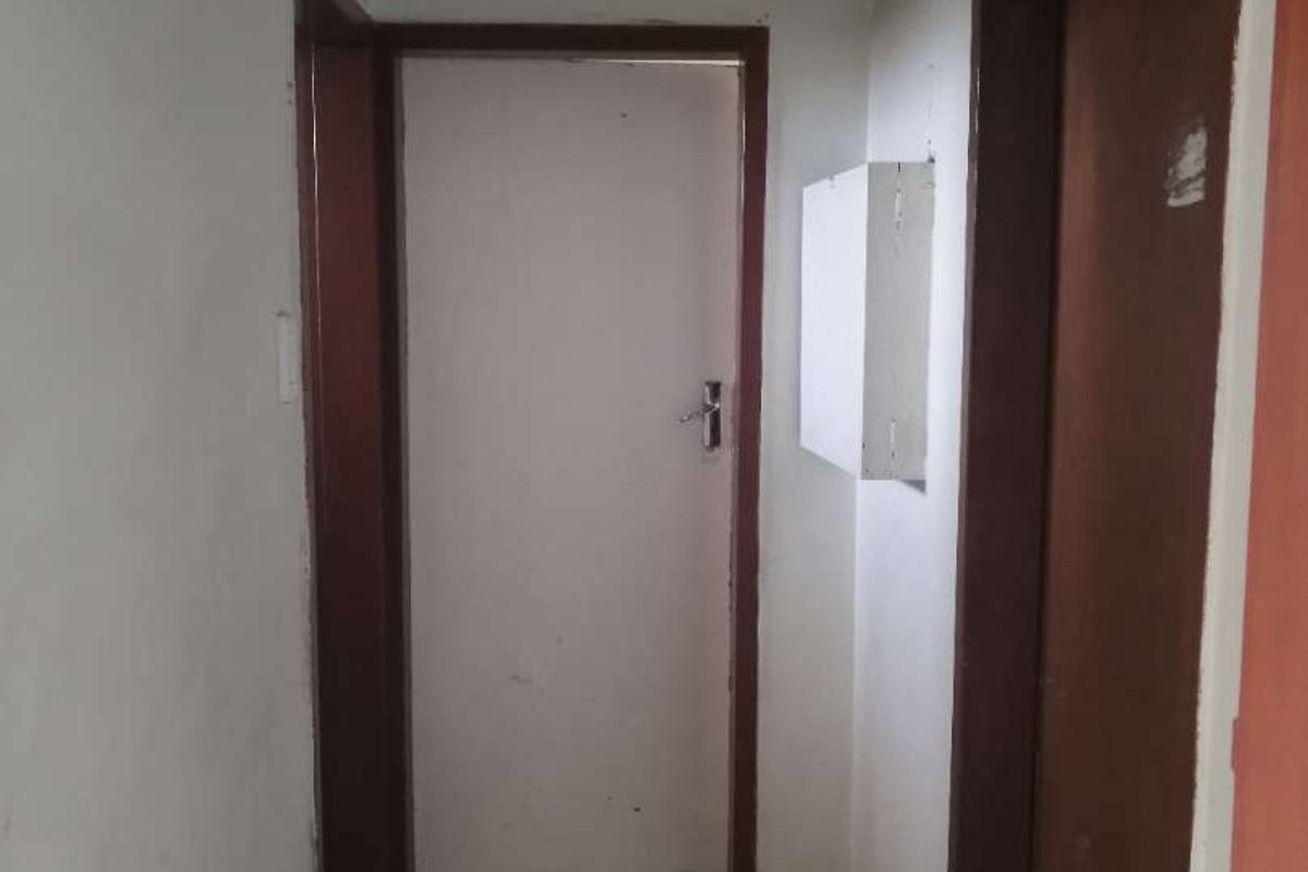Transform this 1.5 Bedroom Apartment into Your Dream Home! - Photo 5