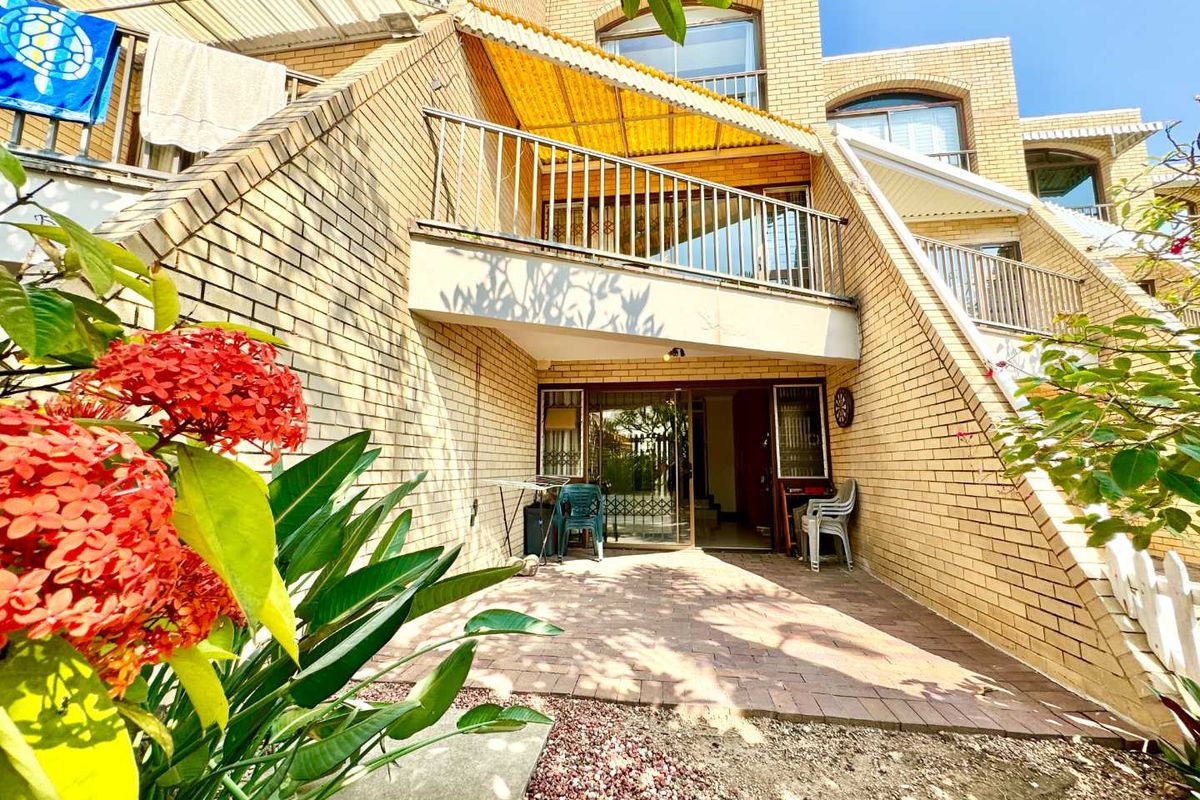 Hendra Estates - Stunning Triplex For Rent On Umhlanga Beach! - Photo 2