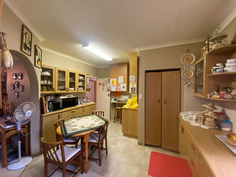 FOR SALE- MASSIVE 10 BEDROOM HOUSE IN HAGE HEIGHTS, SWAKOPMUND, NAMIBIA - Photo 8