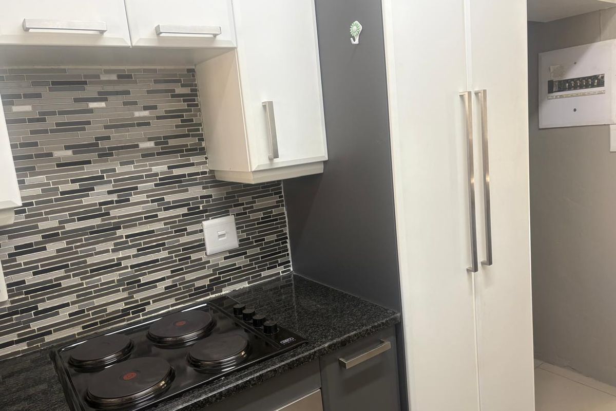 Your Dream 2-Bed Home Close to Shopping, Dining & Business Hubs - Photo 5