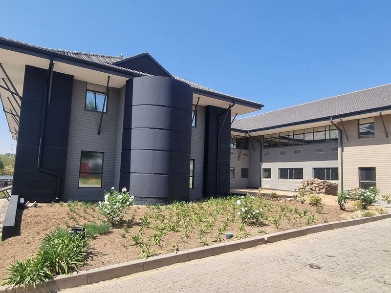 3 949m2 Waterfall Midrand Office Block To Let - Photo 2