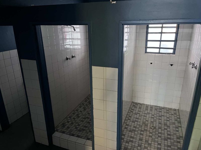 Exclusive Marine Drive Entry: Versatile Warehouse Space - Photo 10